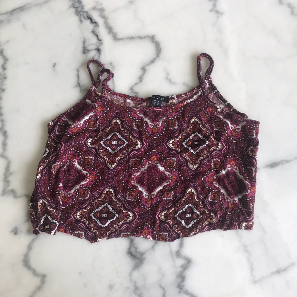 FREE WITH PURCHASE Beautiful crop top!